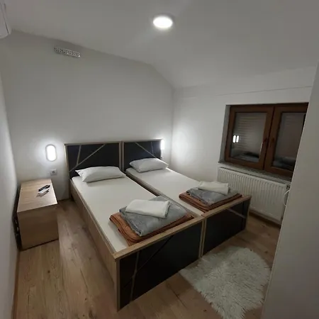 Karanovac Apartment *